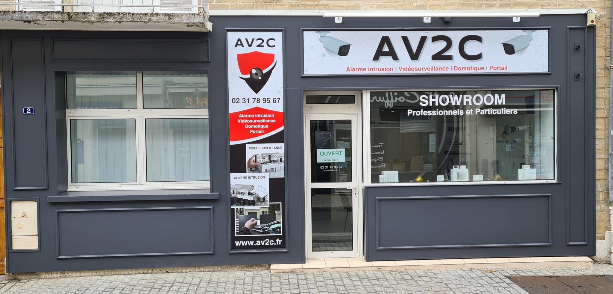 Nouvelle vitrine pour le Showroom AV2C